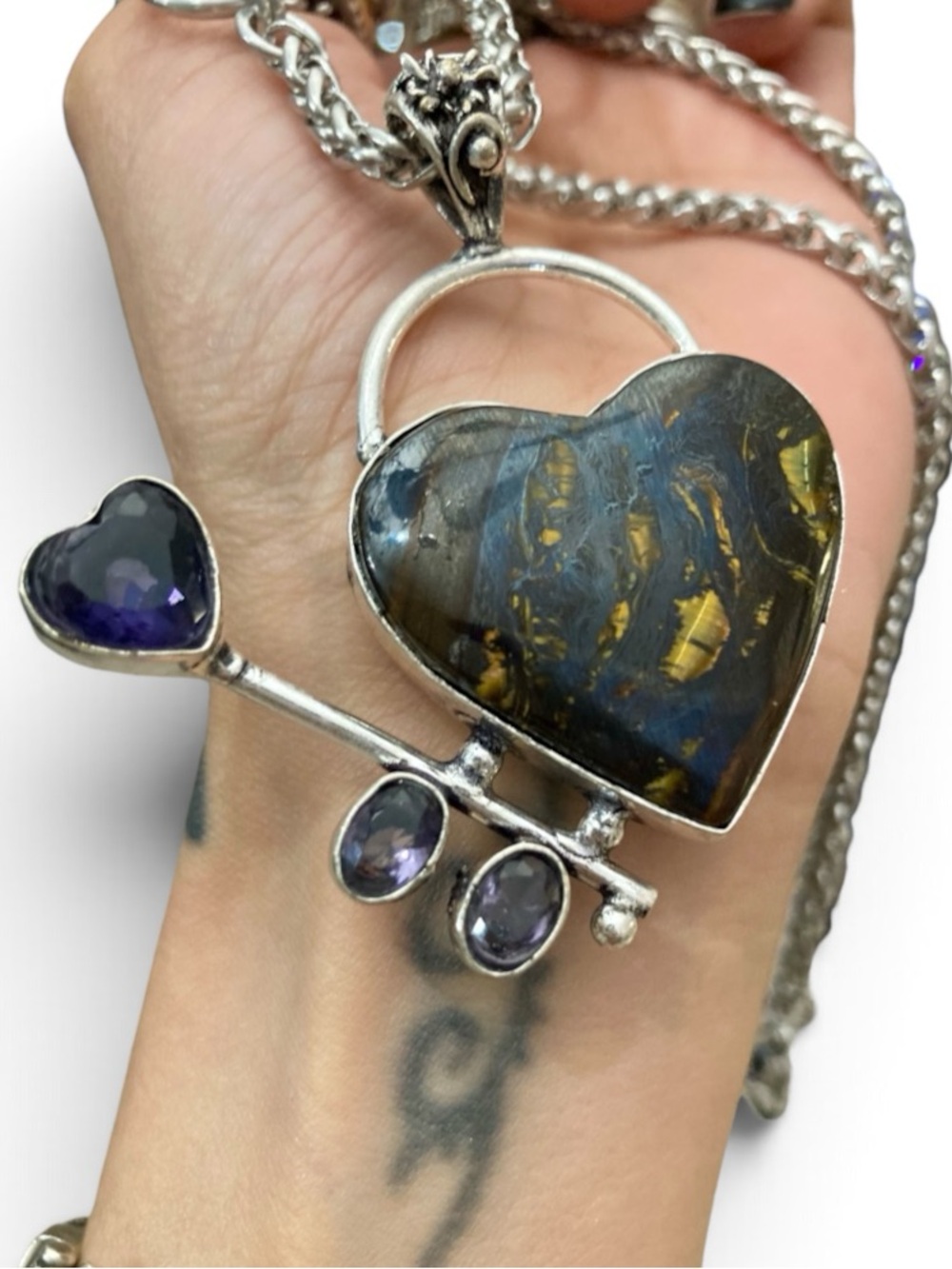 Genuine tiger eye gemstones heart & purple amethyst arrow boho silver necklace . - Picture 3 of 13